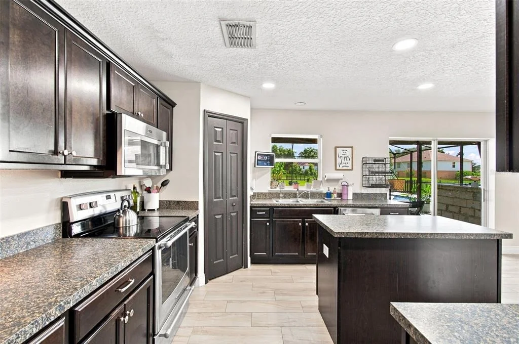 Photo of 6113 WATERFIELD WAY