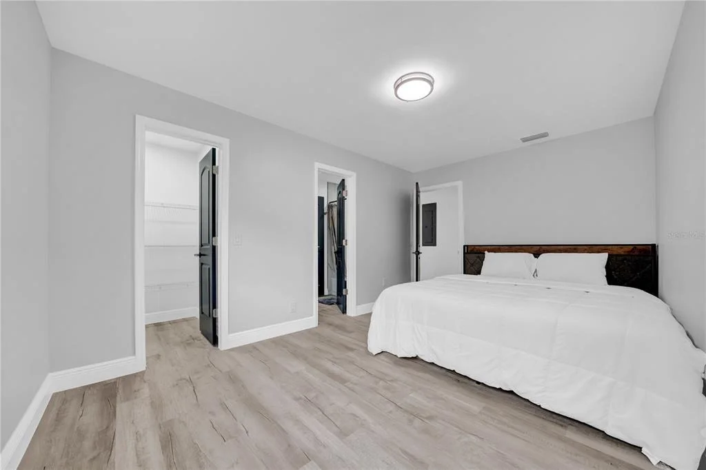 Photo of 20 2ND AVENUE SE
