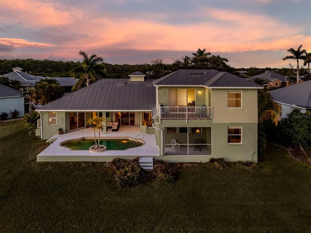 Photo of 853 HILLCREST DRIVE