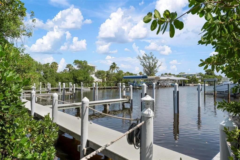 Photo of 319 PILOT POINT LANE