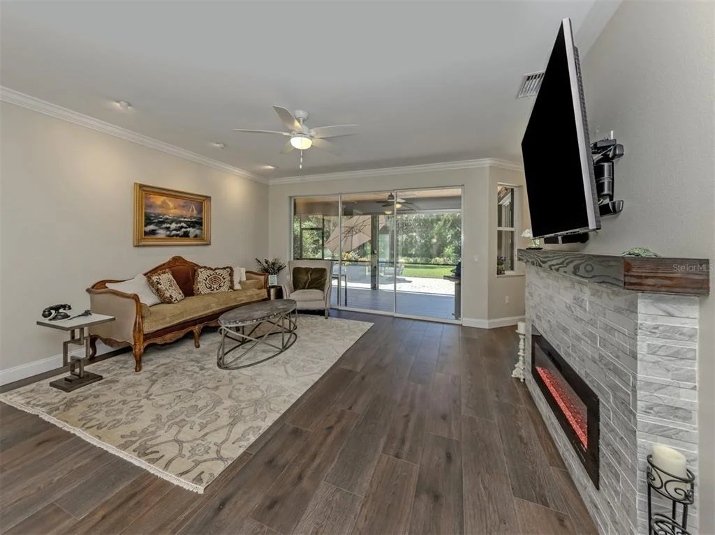 Photo of 143 WAYFOREST DRIVE
