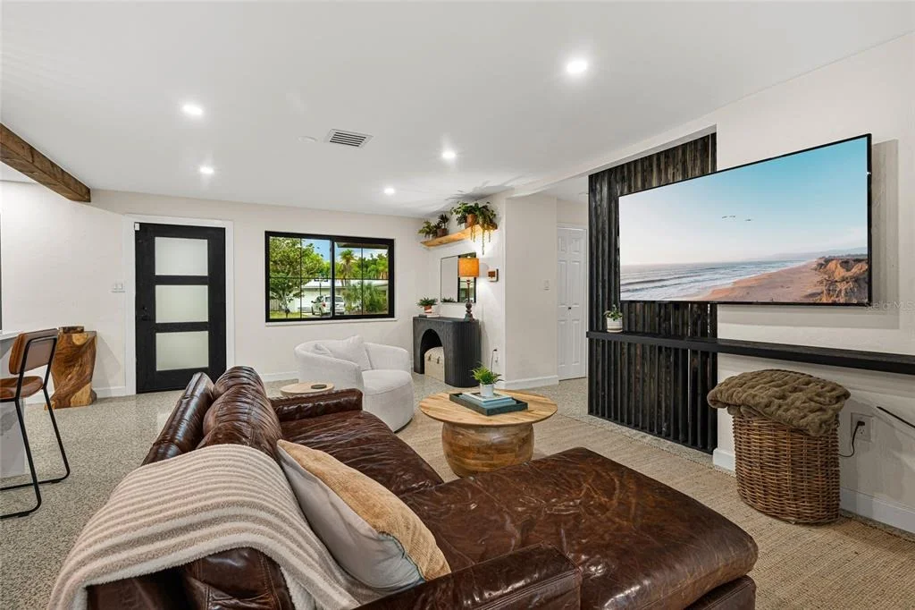 Photo of 2410 VALENCIA DRIVE