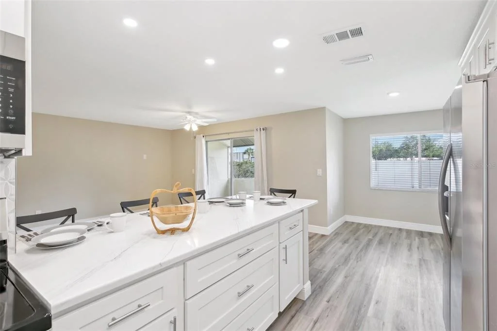 Photo of 1203 16TH CIRCLE SE
