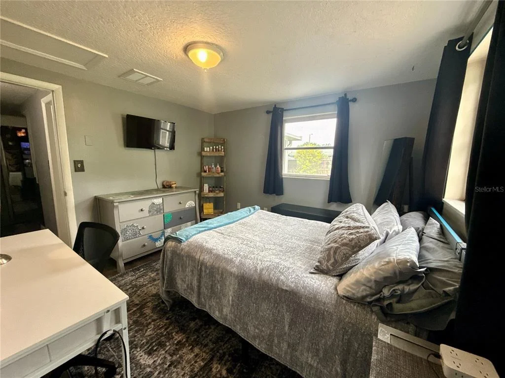 Photo of 1421 WICKHAM LANE