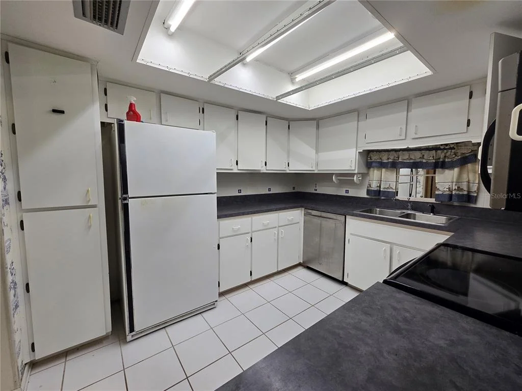 Photo of Unit B at 606 MIDWAY DRIVE