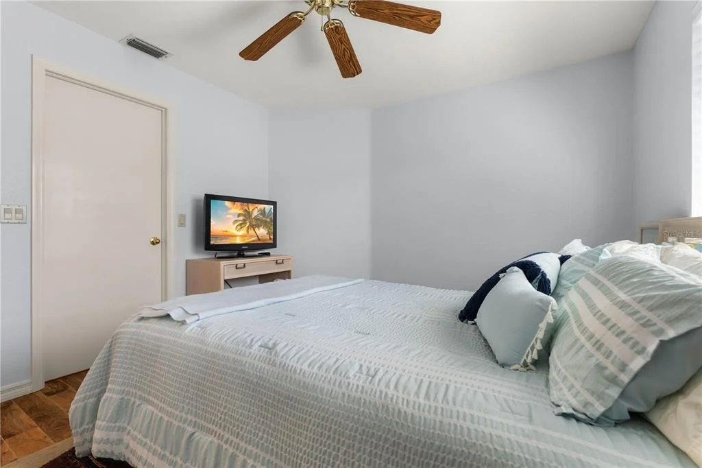 Photo of 308 COLONY POINT DRIVE