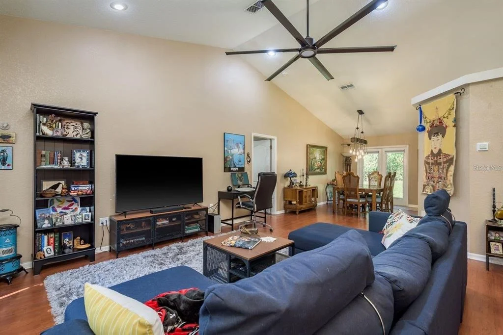 Photo of 7182 GRIFFIN ROAD
