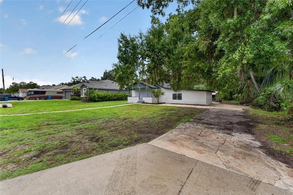 Photo of 8809 DYER ROAD
