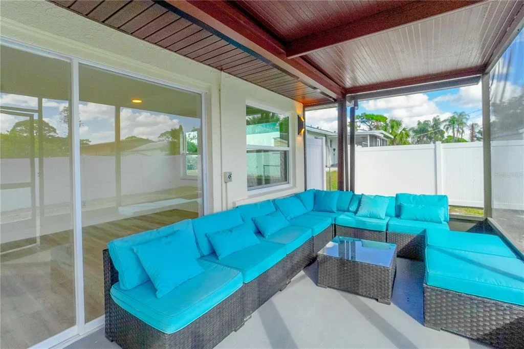 Photo of 1461 ROYAL ROAD