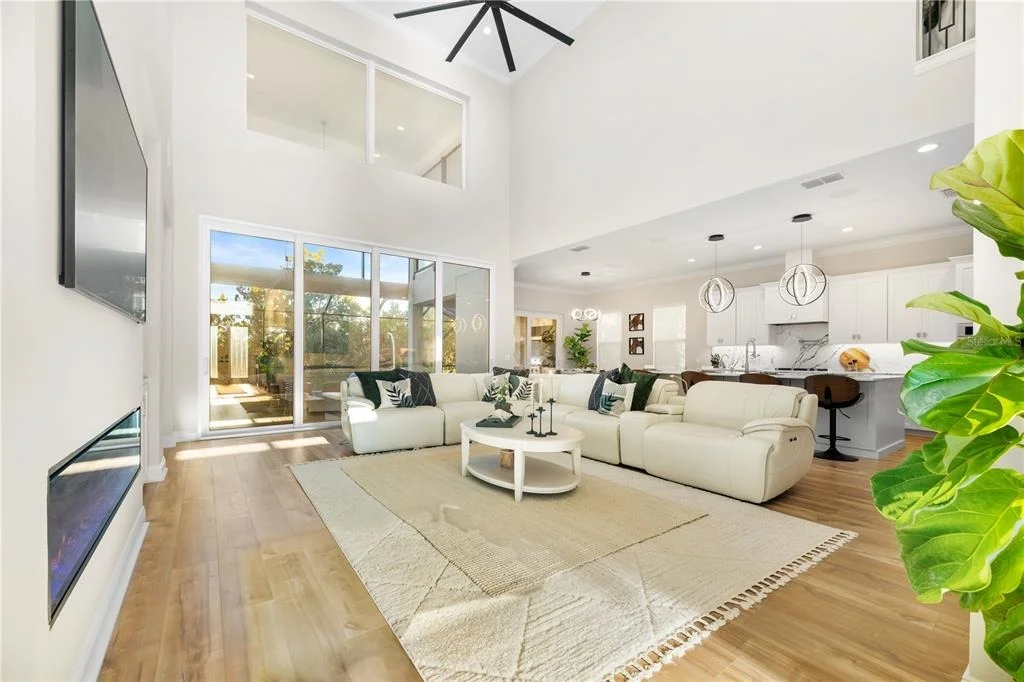 Photo of 2559 PALM AVENUE