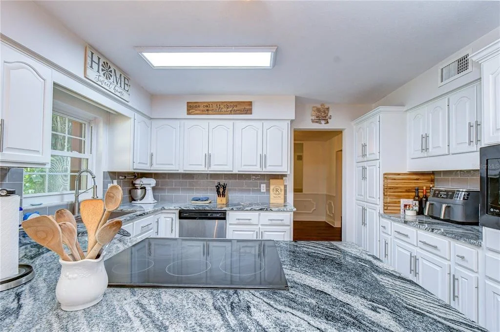 Photo of 901 WOODVIEW DRIVE
