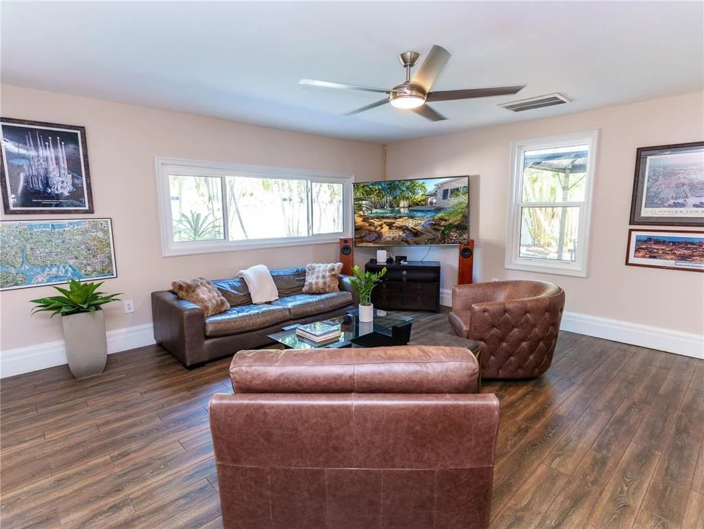 Photo of 2633 W SUNSET DRIVE