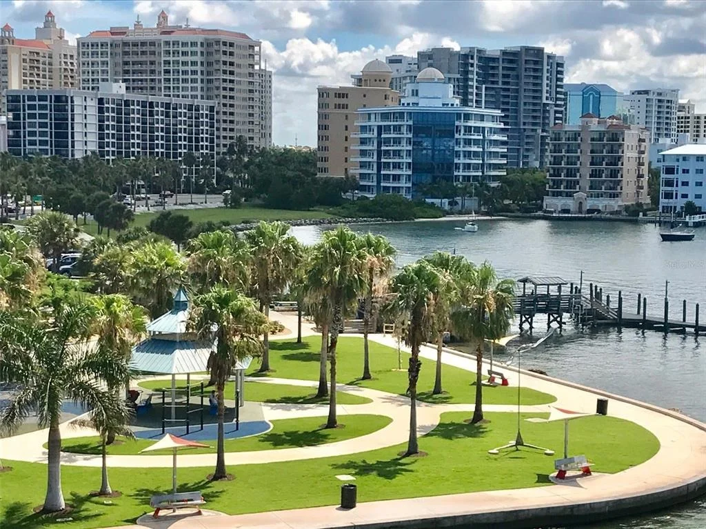 Photo of 335 PARK TRACE BOULEVARD