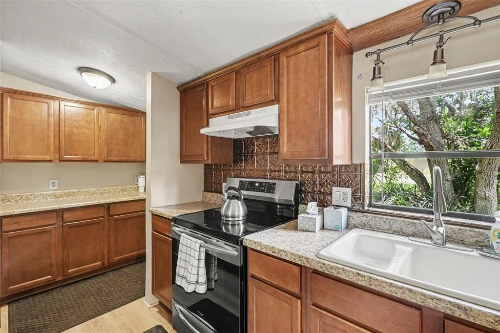 Photo of 10239 LYONS AVENUE