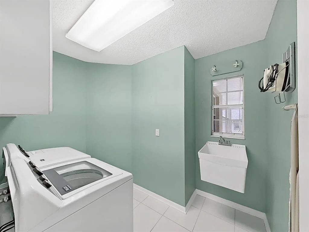 Photo of 611 TOMOKA DRIVE