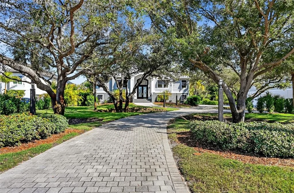 Photo of 10110 CREEKSIDE DRIVE