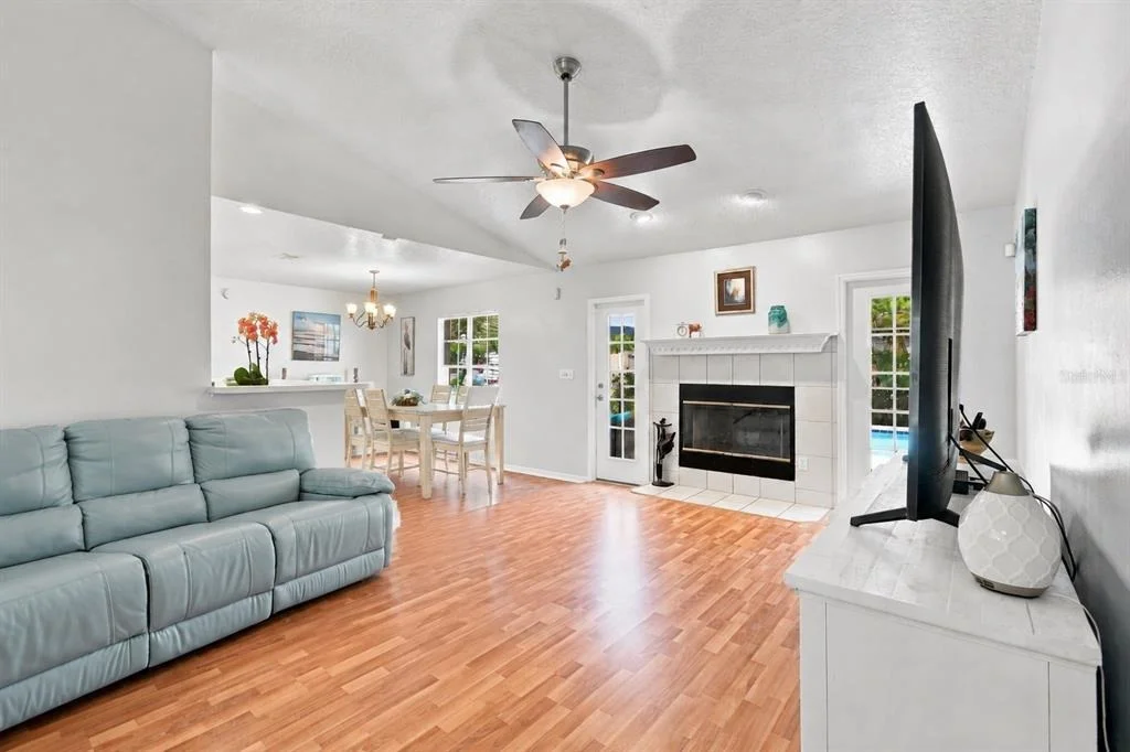 Photo of 1009 SPRING LOOP WAY