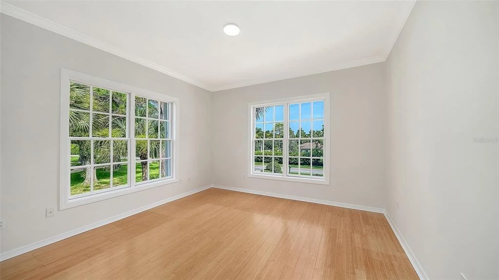 Photo of 916 MACEWEN DRIVE