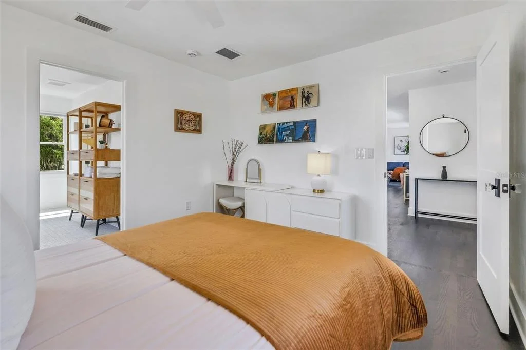 Photo of 39 E PARK AVENUE