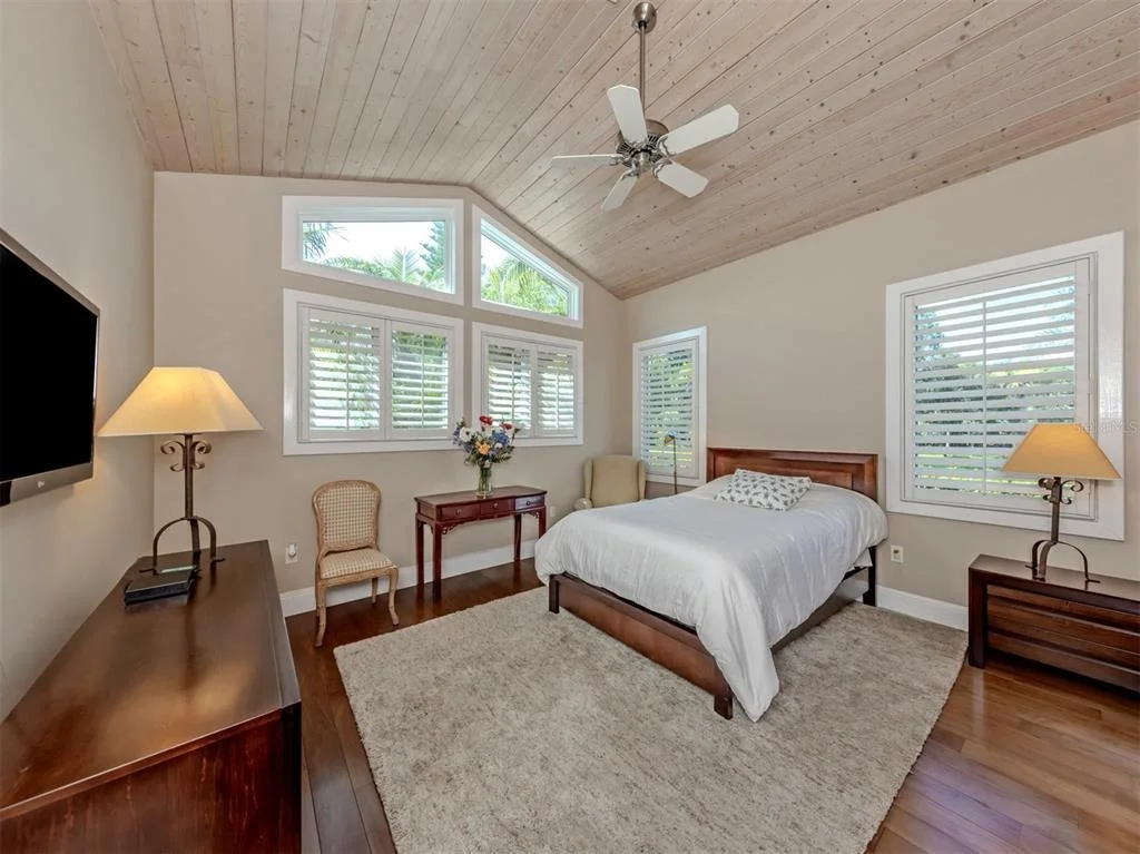 Photo of 630 N RIVER ROAD