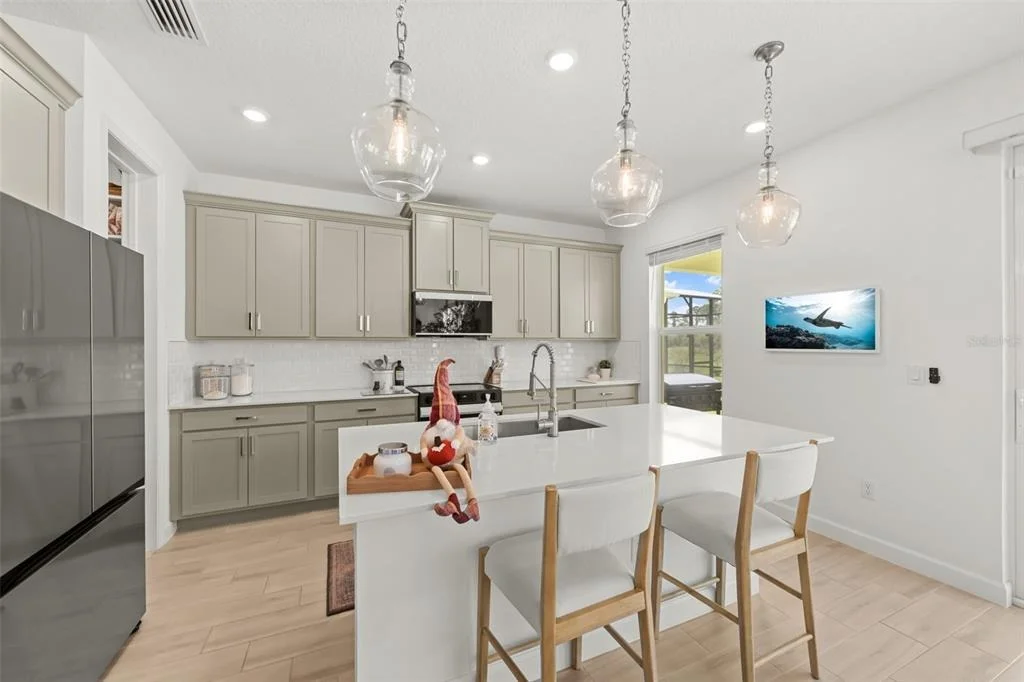 Photo of 660 VERIDIAN CIRCLE NW