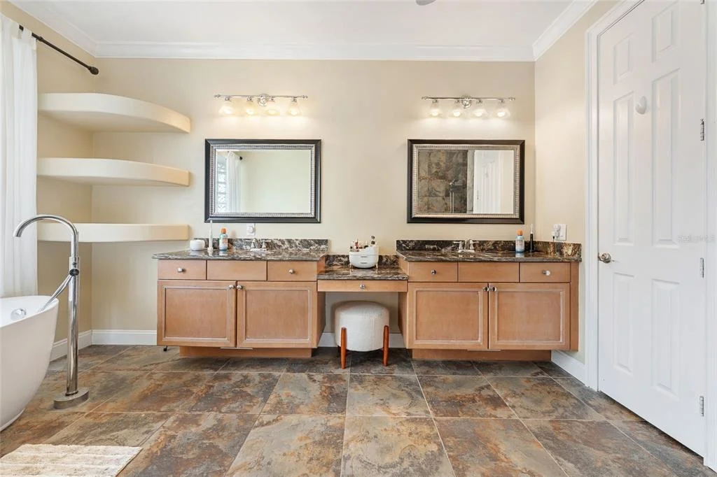 Photo of 8612 OLDBRIDGE LANE