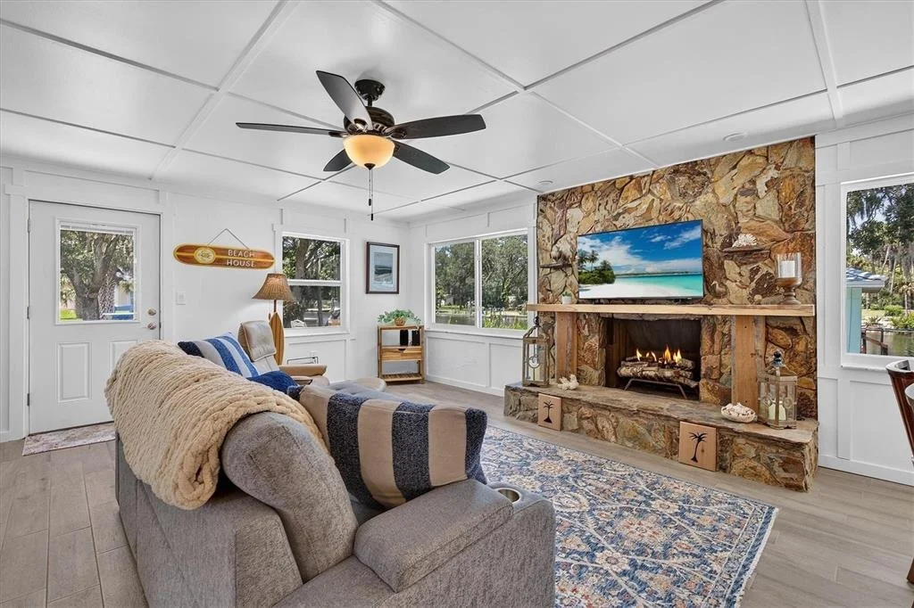 Photo of 6086 ISLAND DRIVE