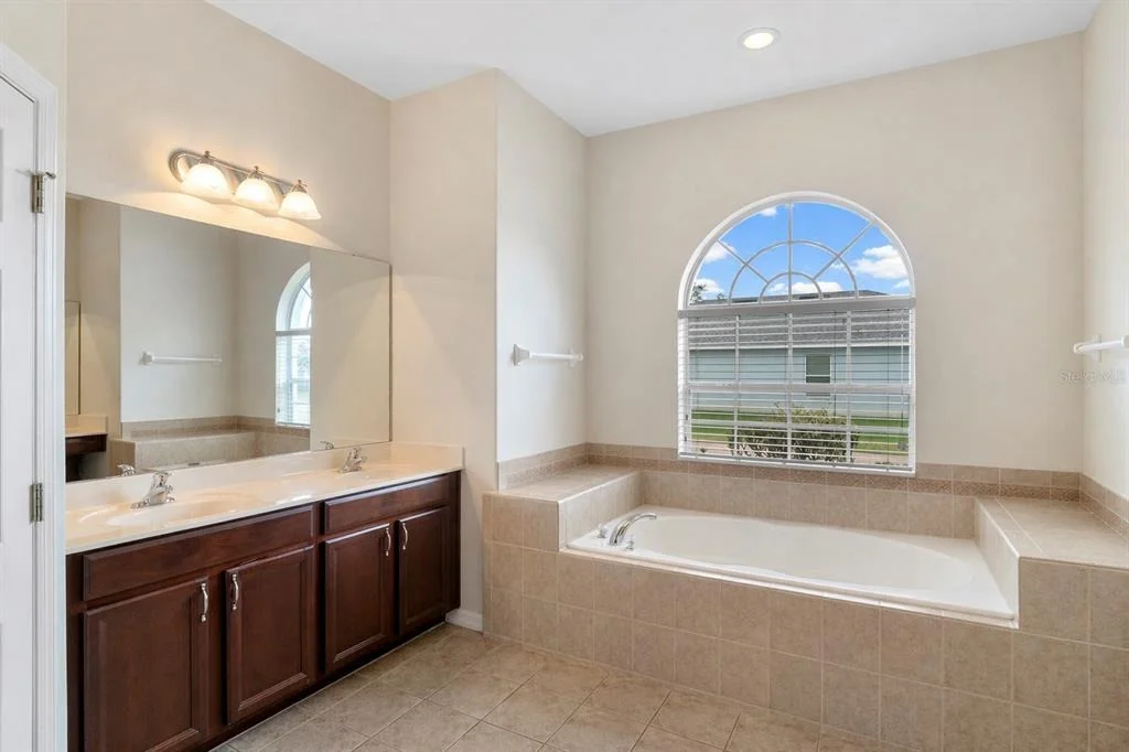 Photo of 925 BAINBRIDGE LOOP
