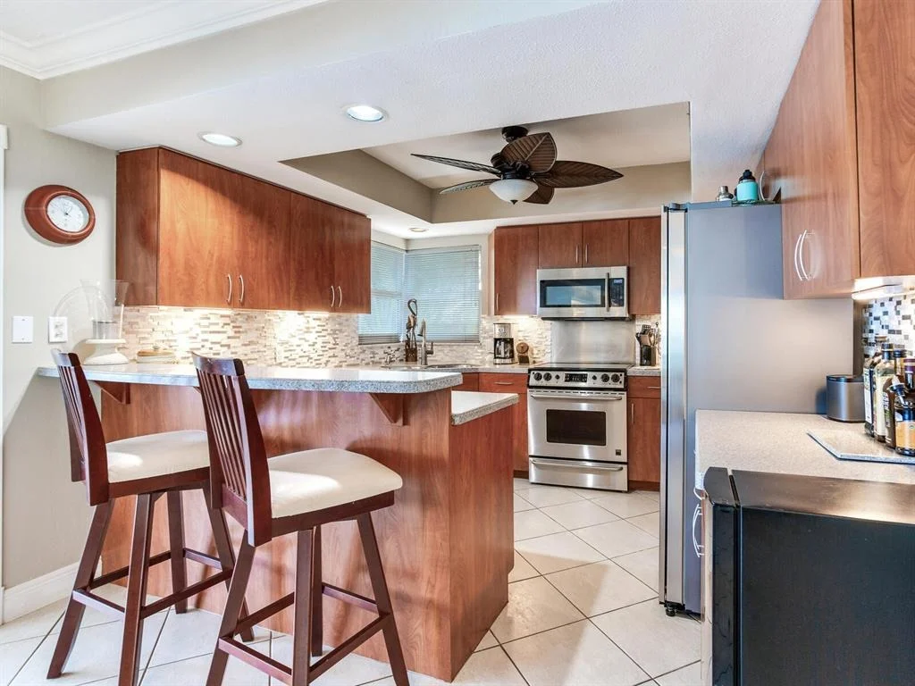 Photo of Unit B at 210 DOLPHIN POINT