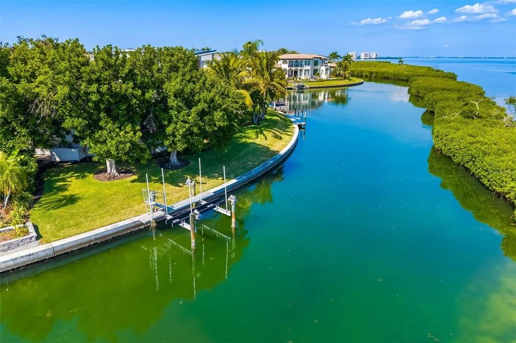 Photo of 560 HARBOR COVE CIRCLE