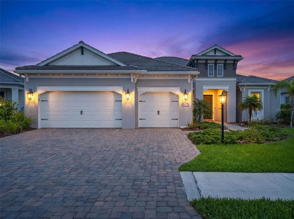 Photo of 21297 HOLMES CIRCLE