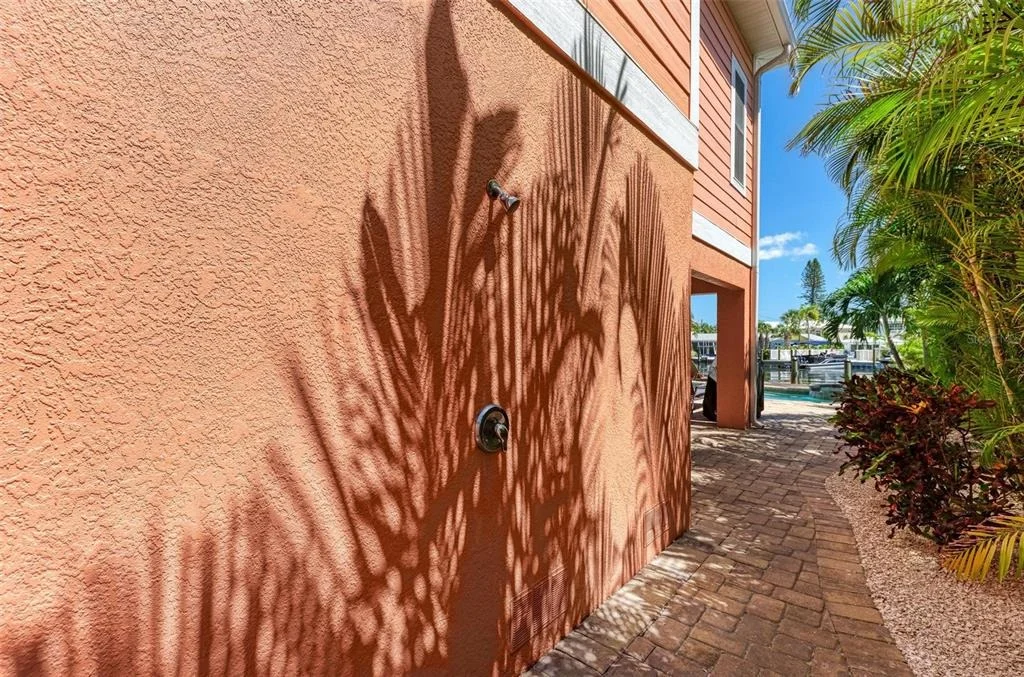 Photo of 203 N HARBOR DRIVE
