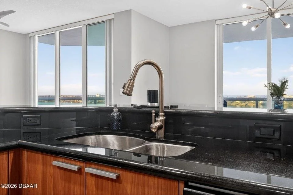 Photo of Unit 10021 at 231 RIVERSIDE DRIVE
