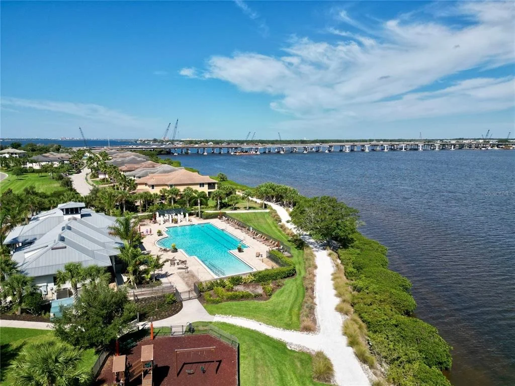 Photo of 921 RIVERSCAPE STREET
