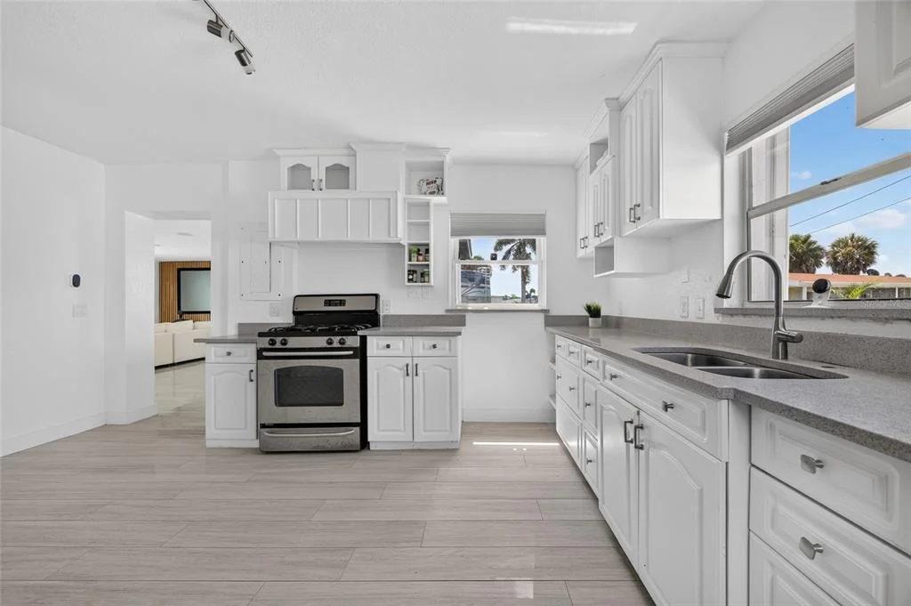 Photo of 6484 ANGLE PLACE
