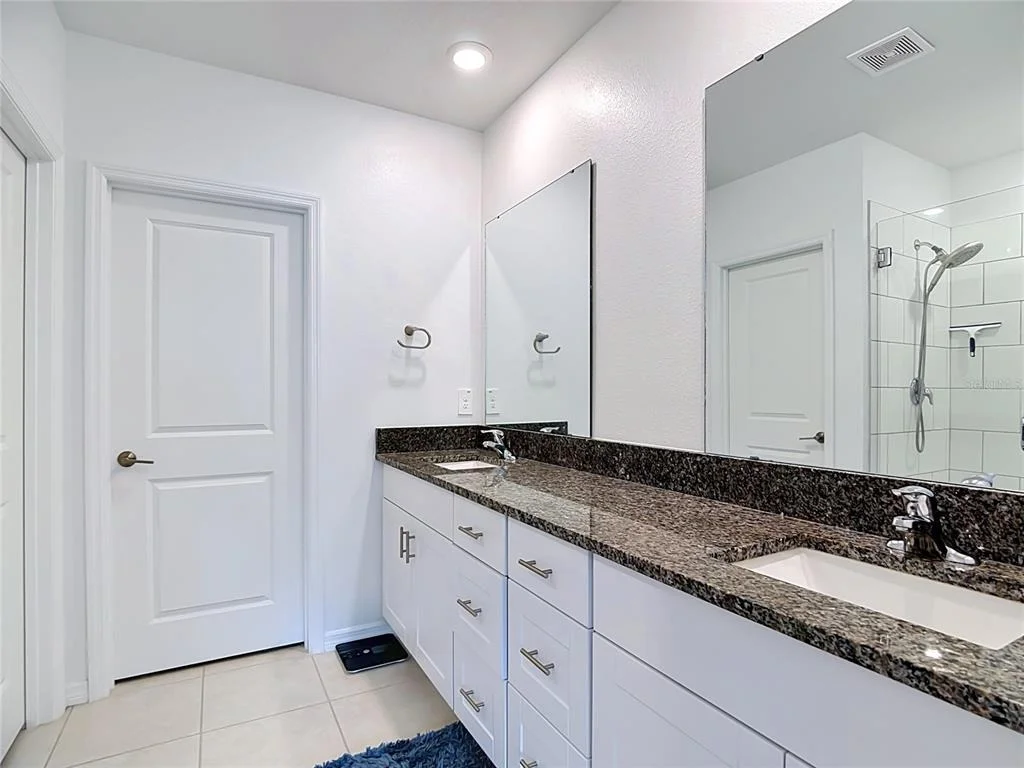 Photo of 1633 RED LOOP