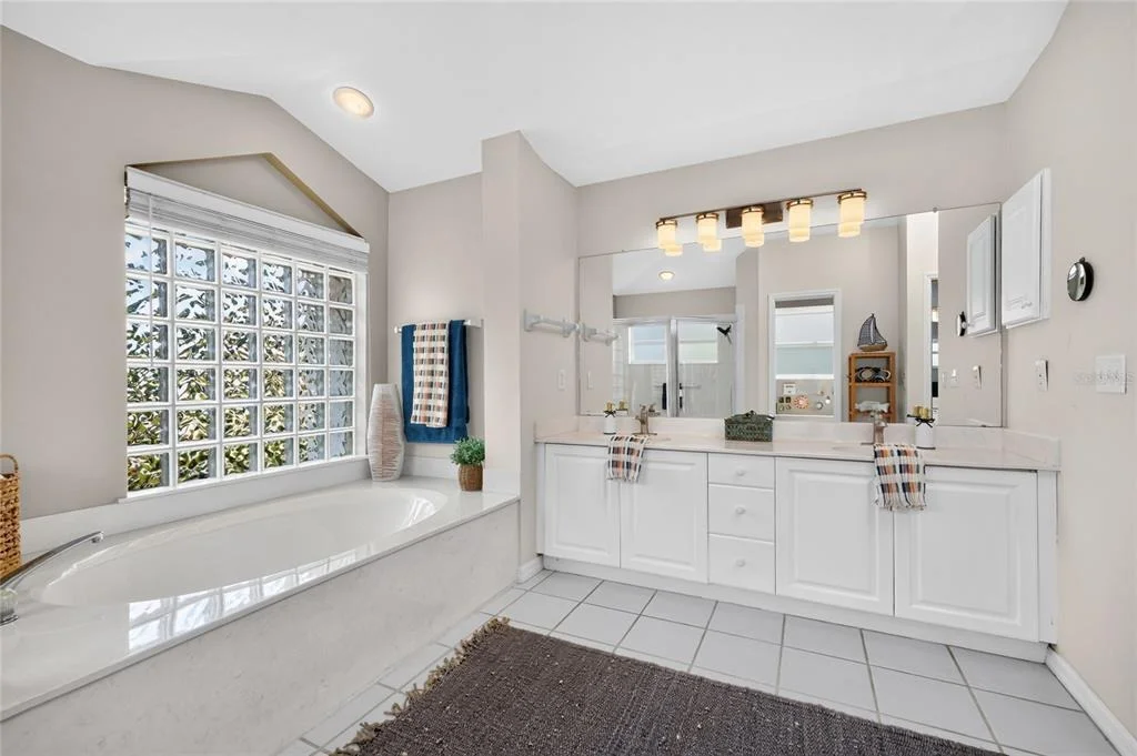 Photo of 6011 KEY LARGO CIRCLE