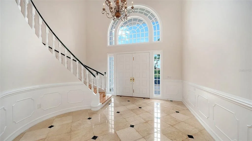 Photo of 916 MACEWEN DRIVE