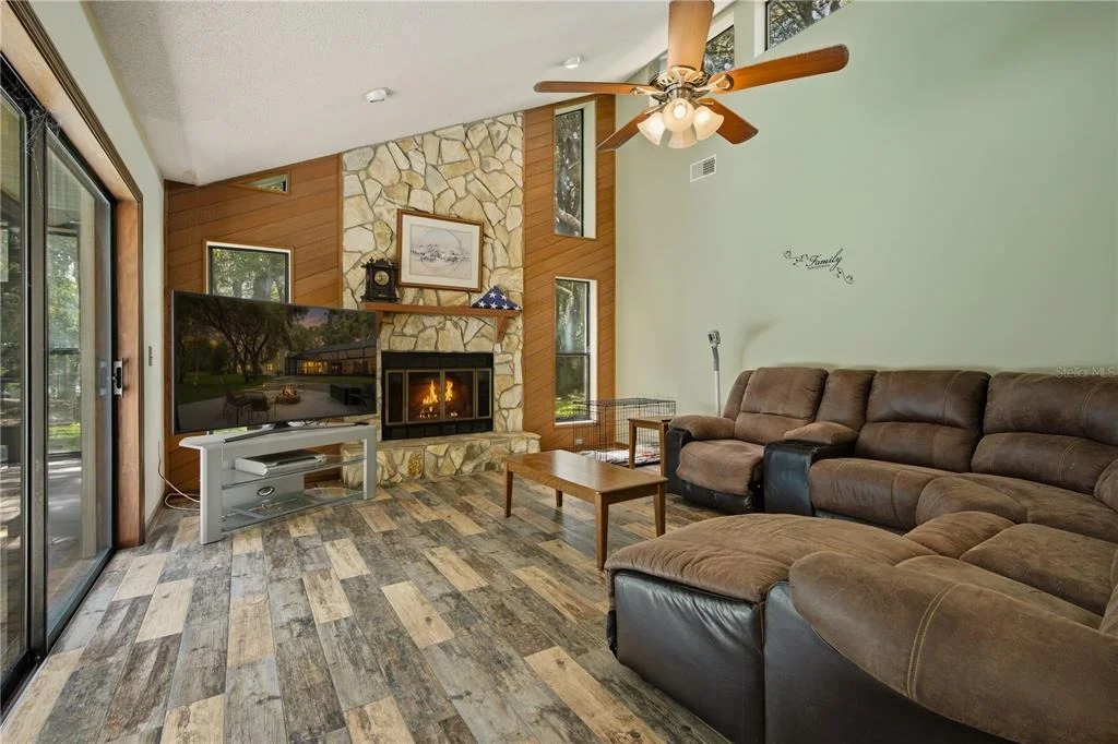 Photo of 390 W BRITAIN STREET