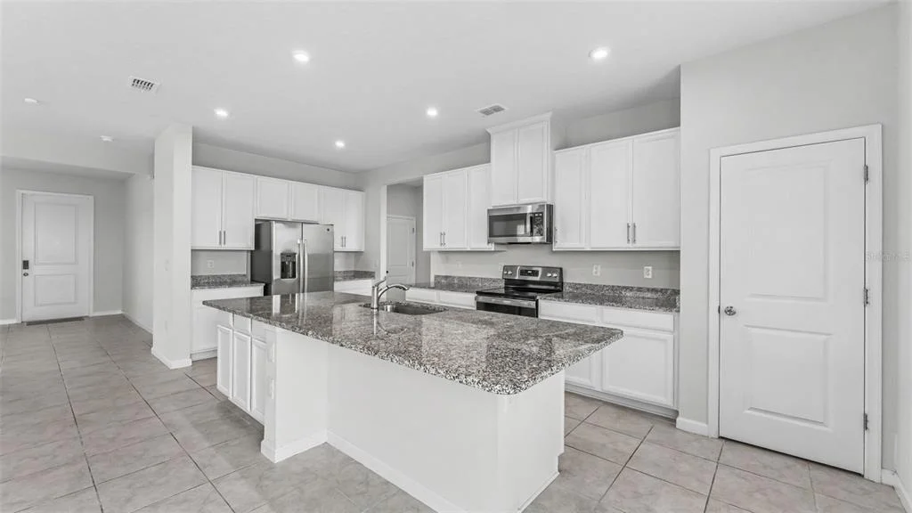 Photo of 2075 AIREDALE WAY
