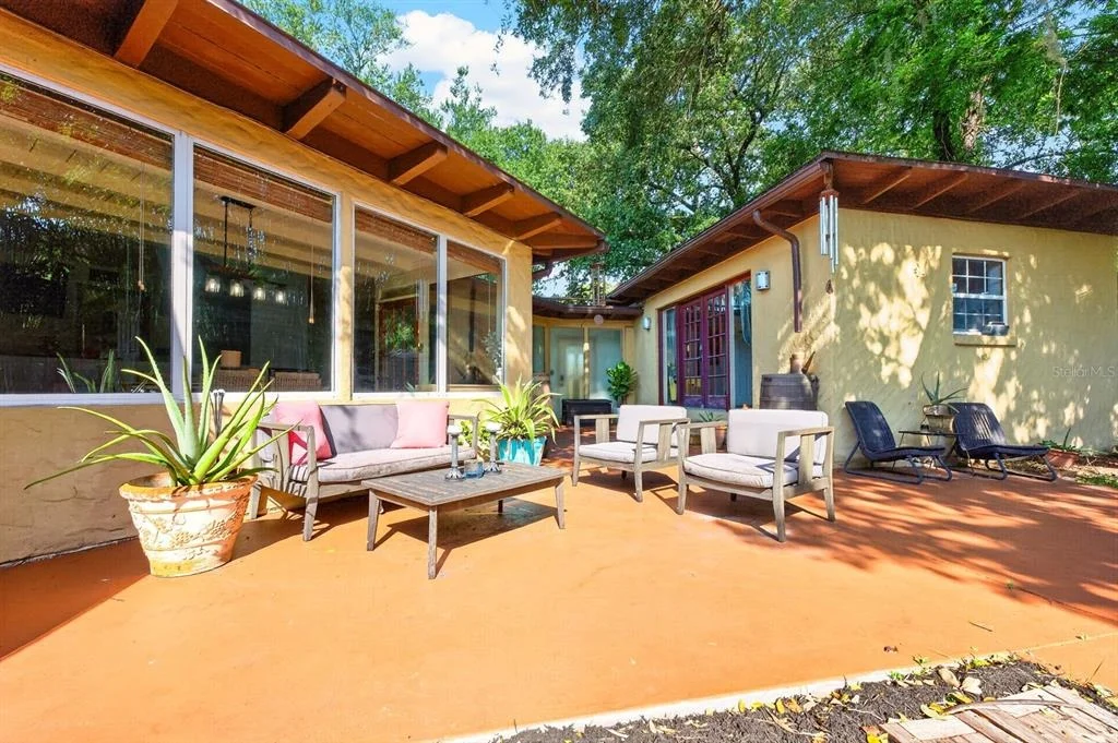 Photo of 1835 OAK LANE