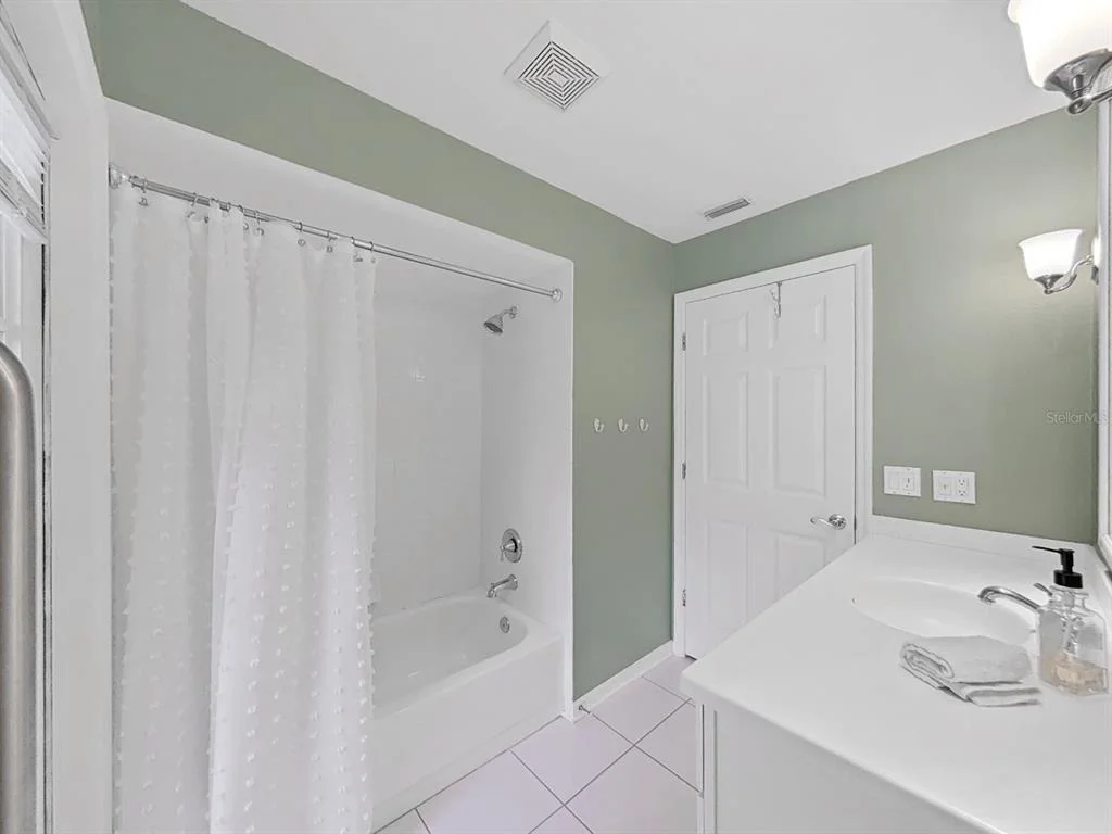 Photo of 611 TOMOKA DRIVE