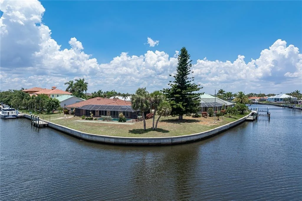 Photo of 2194 BAYOU ROAD