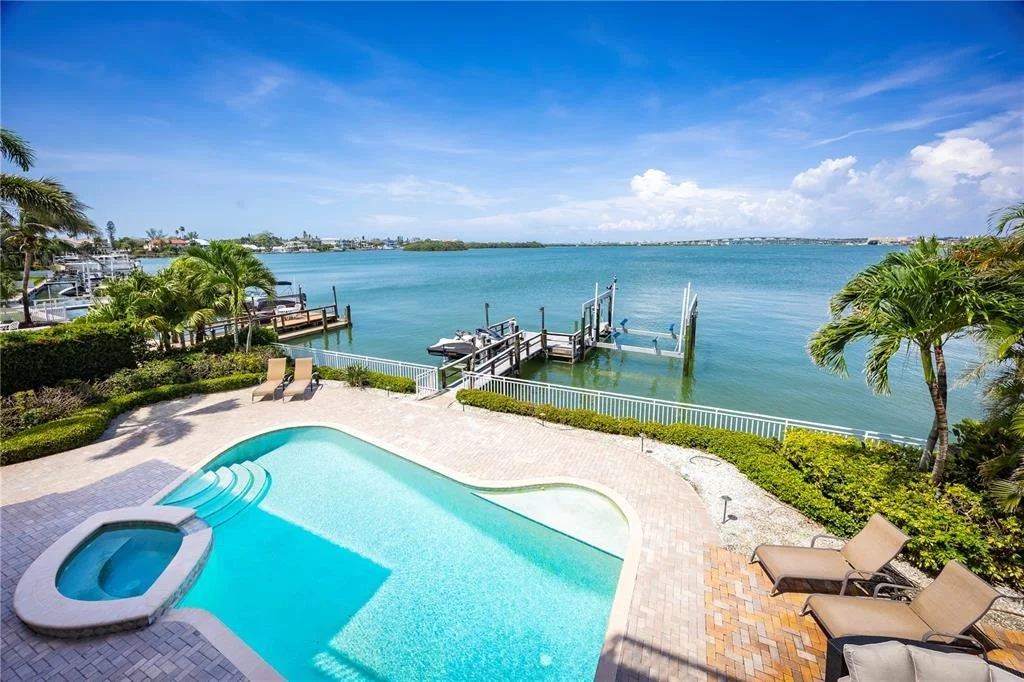 Photo of 306 HARBOR DRIVE