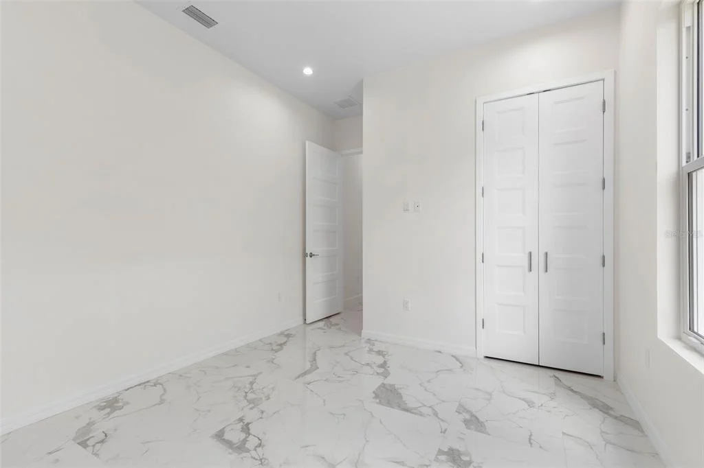 Photo of 116 LONGVIEW WAY N