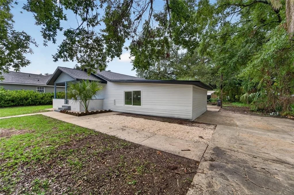 Photo of 8809 DYER ROAD