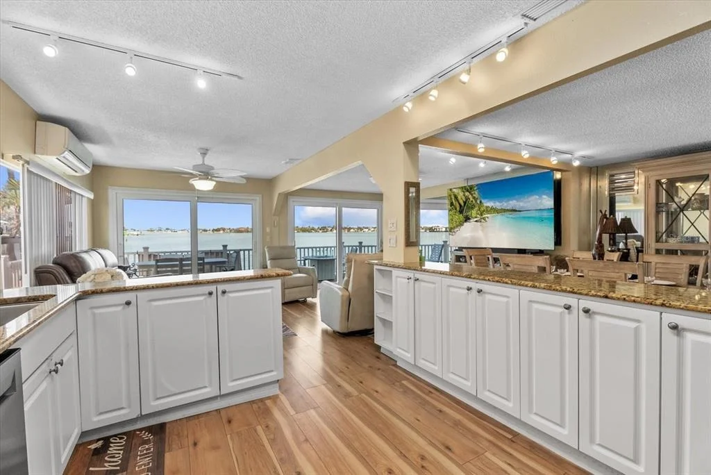 Photo of 33 N STARBOARD DRIVE