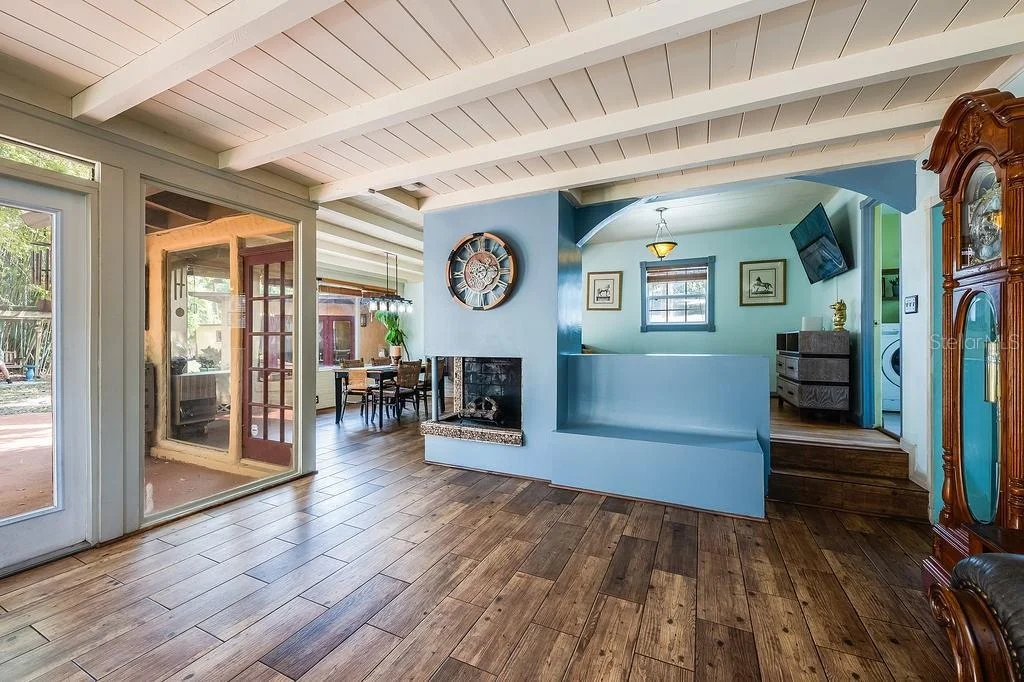 Photo of 1835 OAK LANE