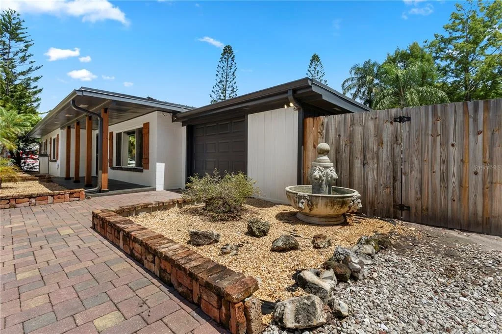 Photo of 6809 WILLOUGHBY LANE