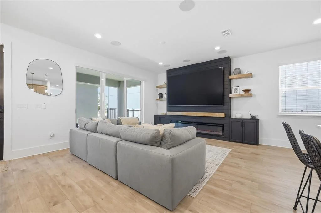 Photo of 1663 CROWNCREST DRIVE